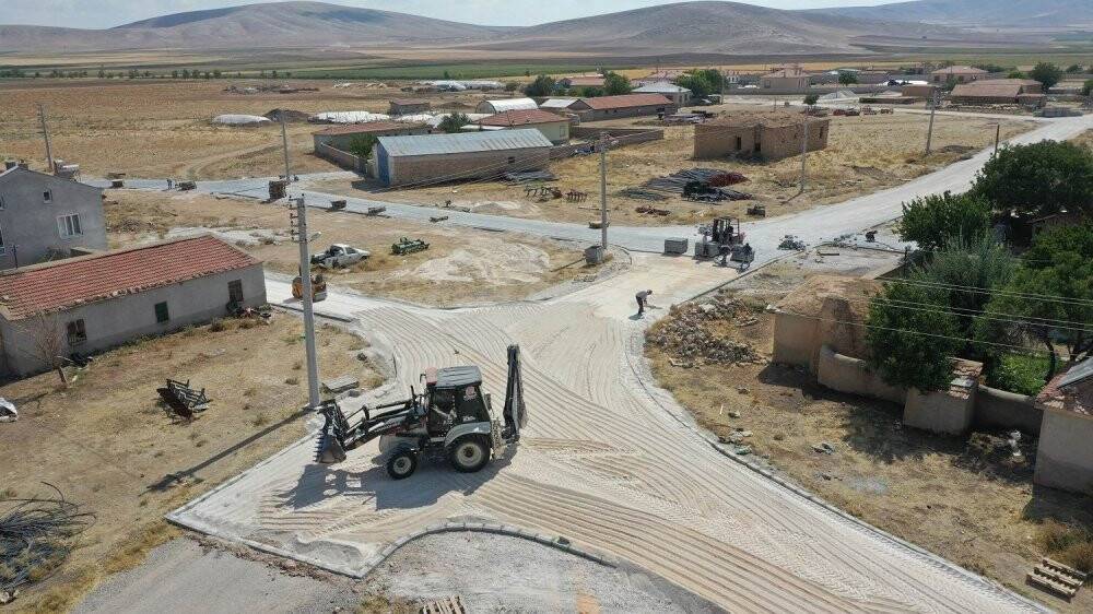 Karatay’ın dört bir tarafında parke çalışmaları devam ediyor