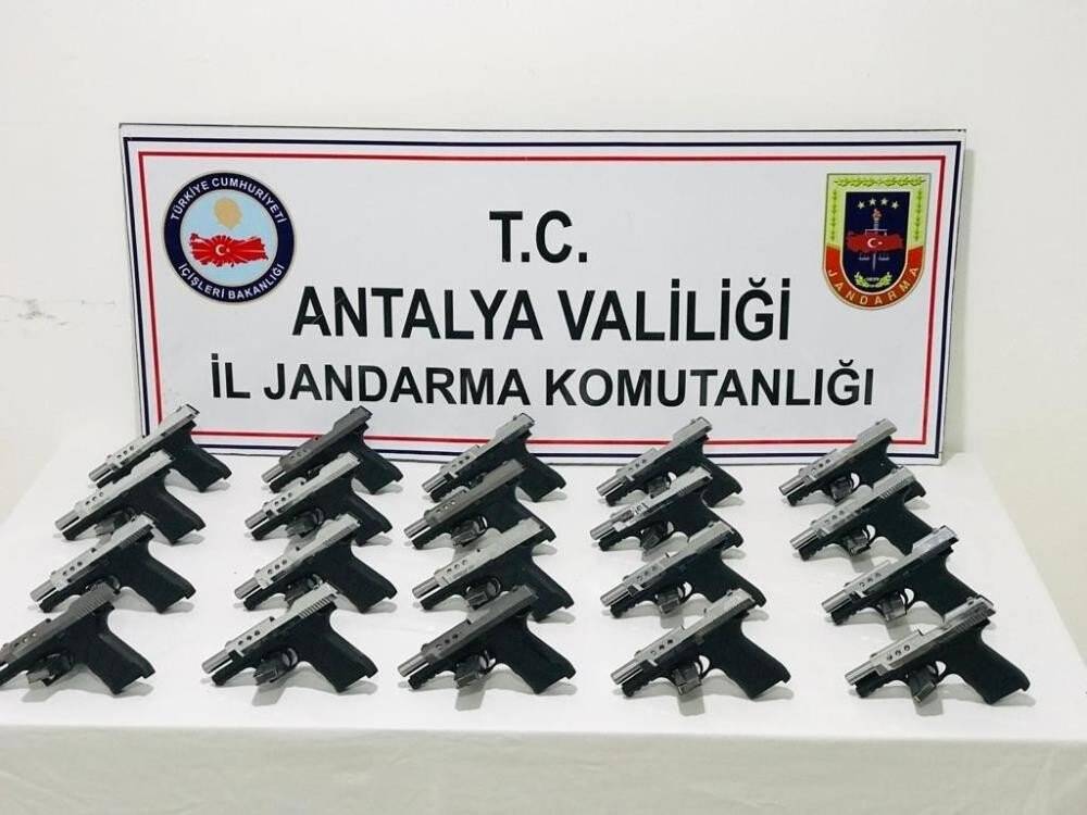 Silah kaçakçılarına suçüstü
