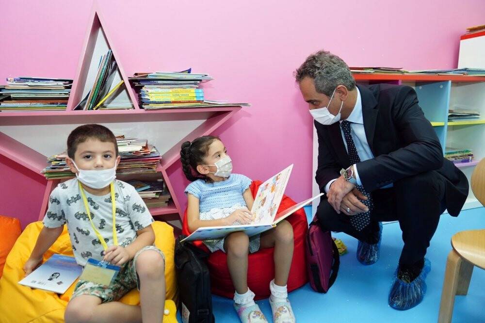 Milli Eğitim Bakanı Özer Diyarbakır’a ilkokul açılışına katıldı
