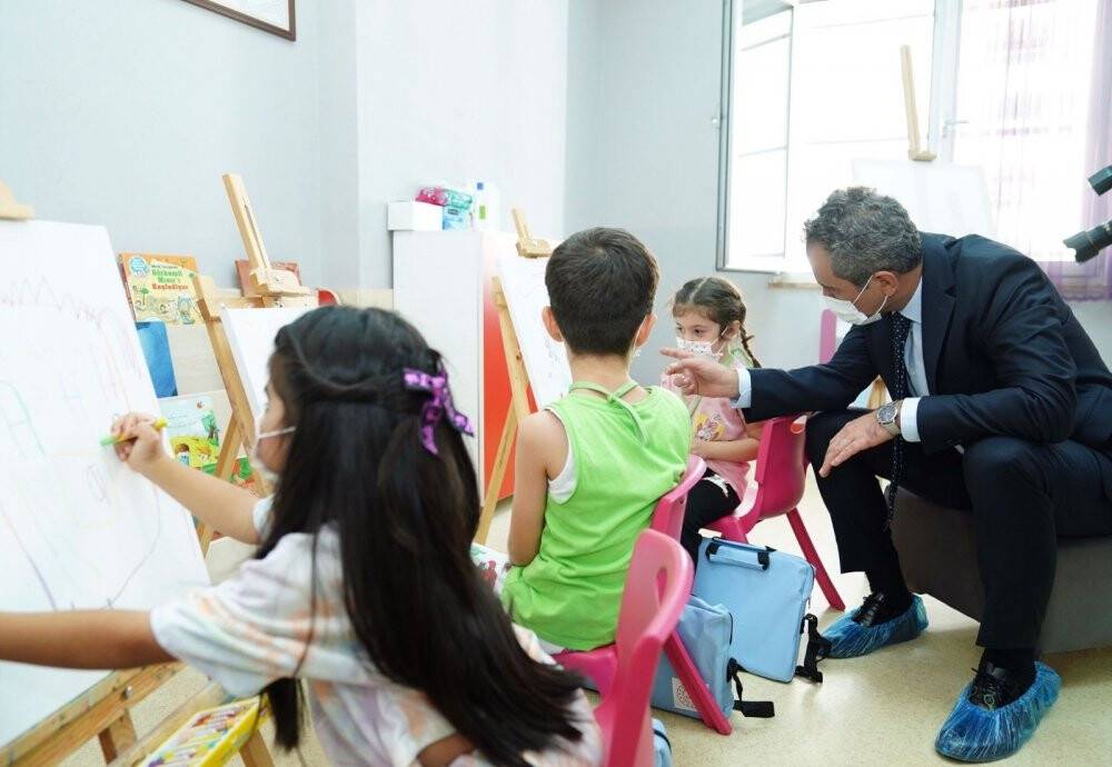 Milli Eğitim Bakanı Özer Diyarbakır’a ilkokul açılışına katıldı