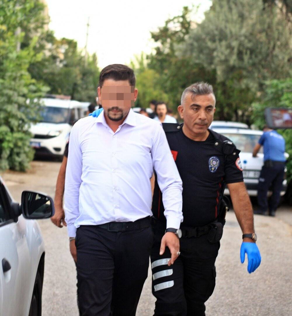 Eşiyle tartıştı, sokağa çıkıp havaya 7 el ateş açtı