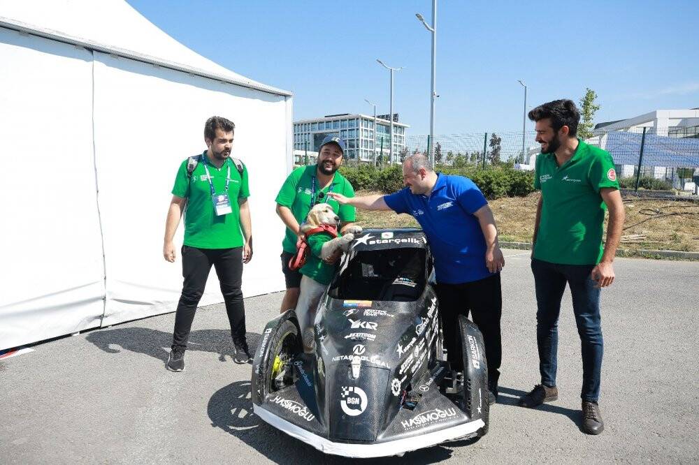 Bakan Varank, Binek Otonom Araç Yarışması’nda gençlerle bir araya geldi