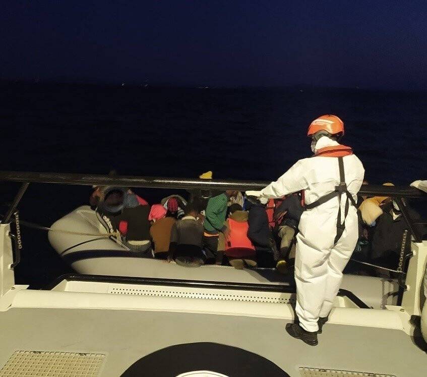 İzmir açıklarında 34 düzensiz göçmen kurtarıldı