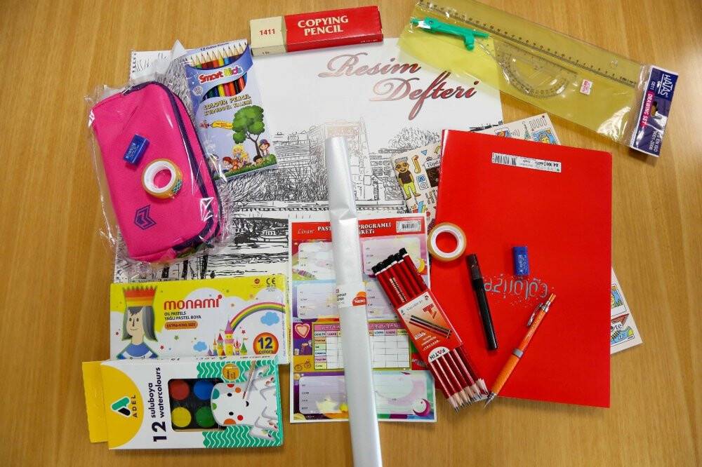 Meram’da ihtiyaç sahibi ailelerin çocuklarına kırtasiye desteği