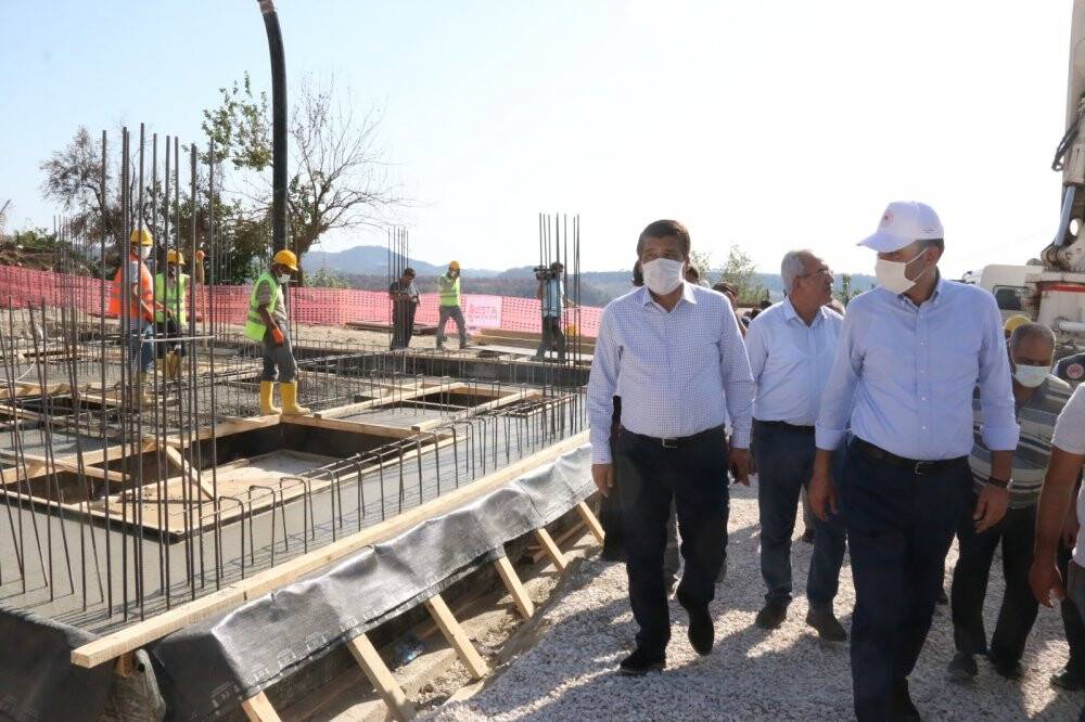 Bakan Kurum’dan, Manavgat yangınından etkilenen mahallelerde inceleme