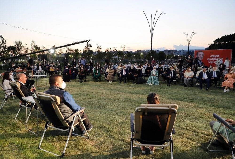 Cumhurbaşkanı Erdoğan, Mersin’de gençlerle bir araya geldi