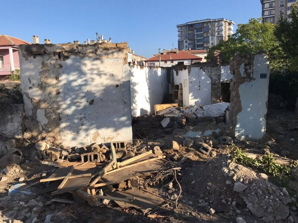 Konya'da metruk binada göçük! 1 yaralı