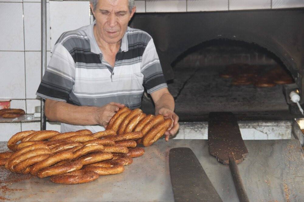 Osmanlı’dan günümüze vazgeçilmez lezzet ‘kara fırın simidi’