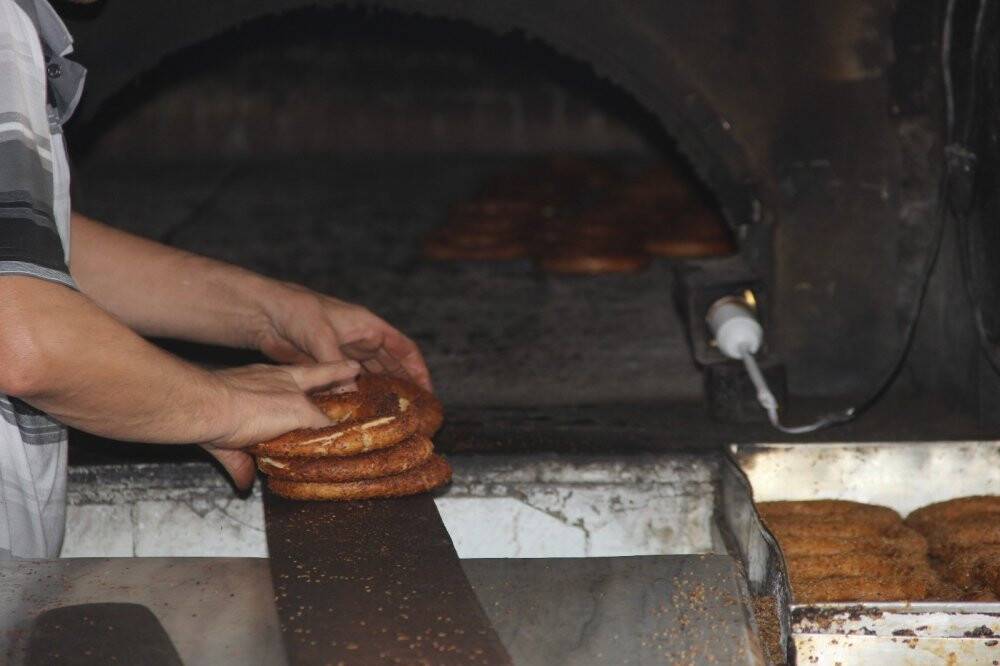Osmanlı’dan günümüze vazgeçilmez lezzet ‘kara fırın simidi’