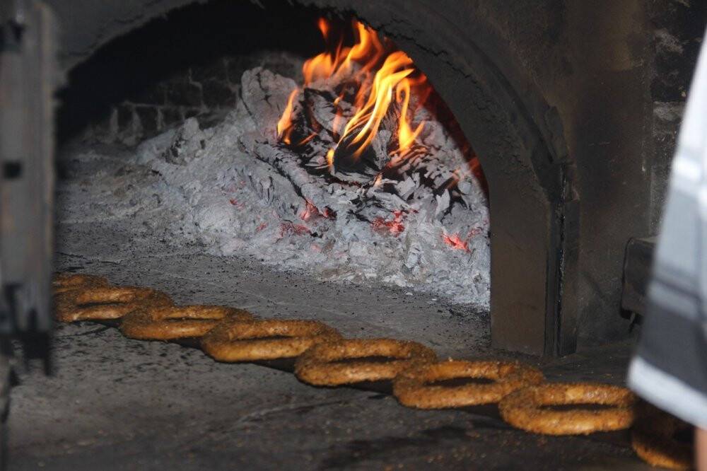 Osmanlı’dan günümüze vazgeçilmez lezzet ‘kara fırın simidi’