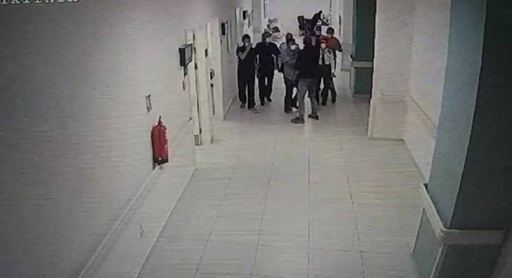 Acil servis doktoruna yumruklu saldırı