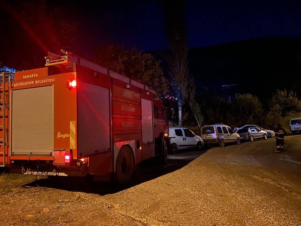 Misafirliğe gittikleri evde çıkan yangında baba ve üç çocuğu yaşamını yitirdi