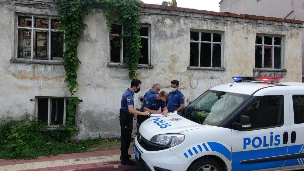Narkotik köpeği metruk binadaki uyuşturucuyu böyle buldu