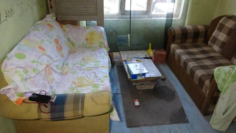 Narkotik köpeği metruk binadaki uyuşturucuyu böyle buldu