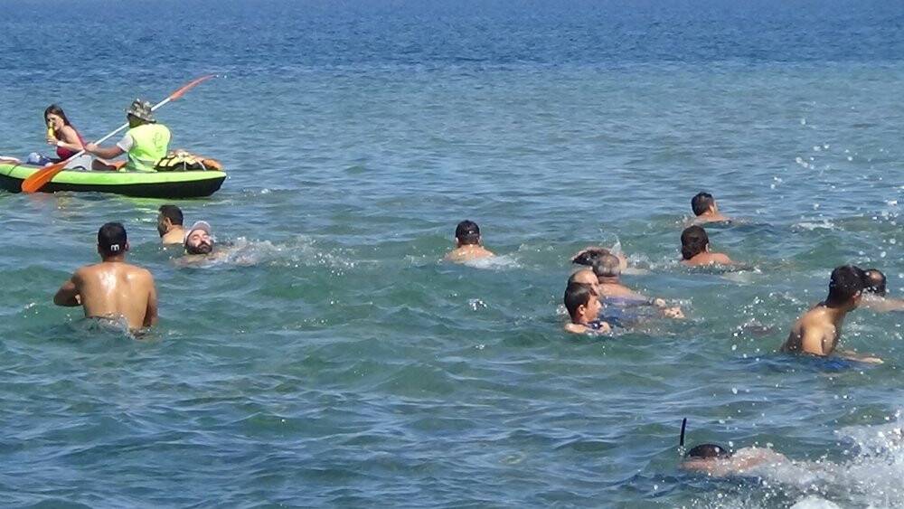 Van Gölü için 2 kilometre yüzdüler