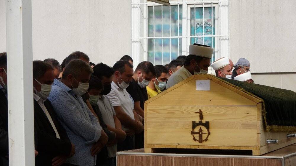 Yangında ölen ablasıyla aynı tabutu paylaştı