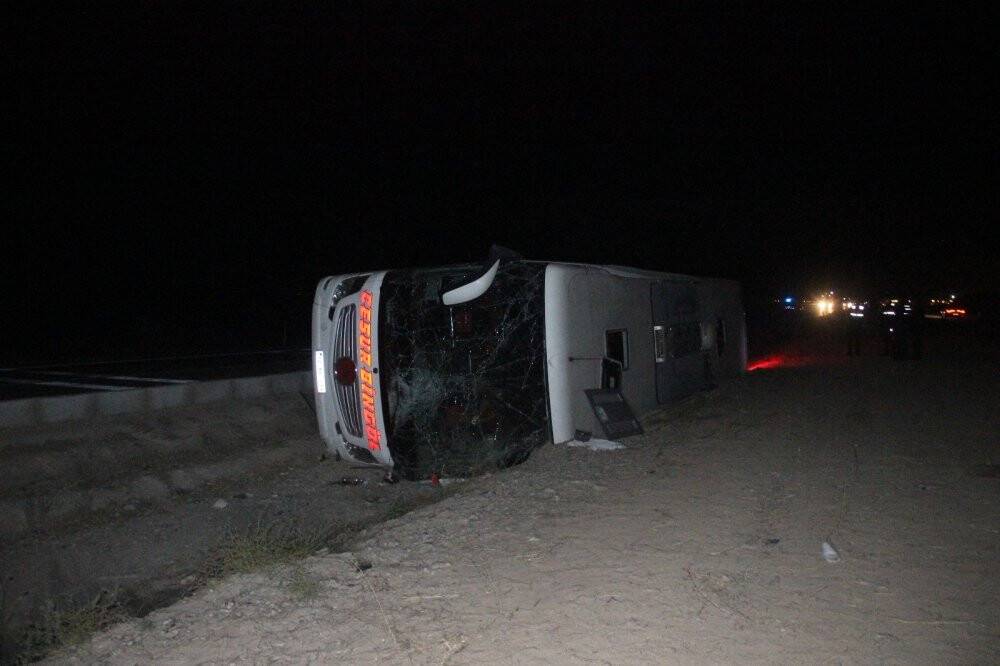 Konya’da Kaza! Yolcu otobüsü devrildi: 14 yaralı