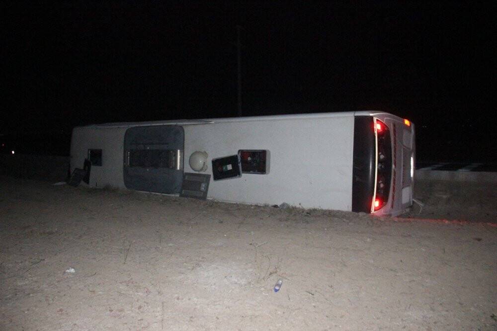 Konya’da Kaza! Yolcu otobüsü devrildi: 14 yaralı