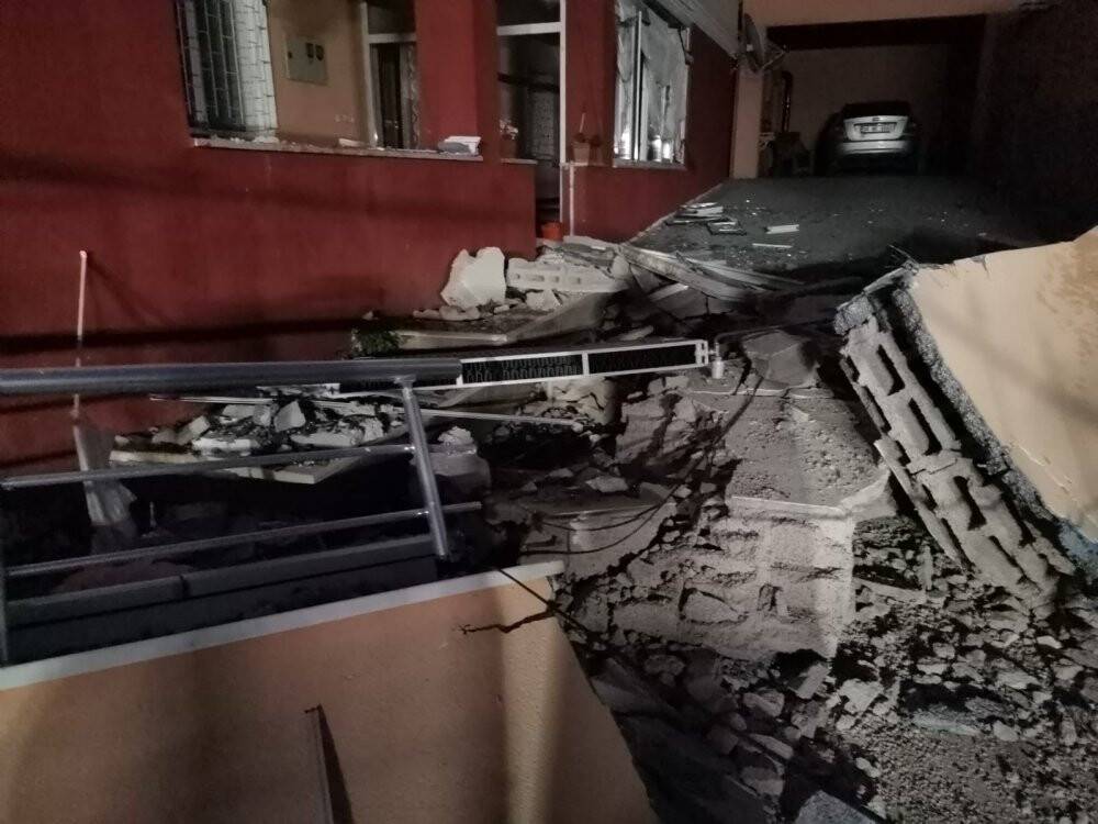 Doğalgaz patlaması 2 katlı binayı harabeye çevirdi: 2’si ağır 5 yaralı