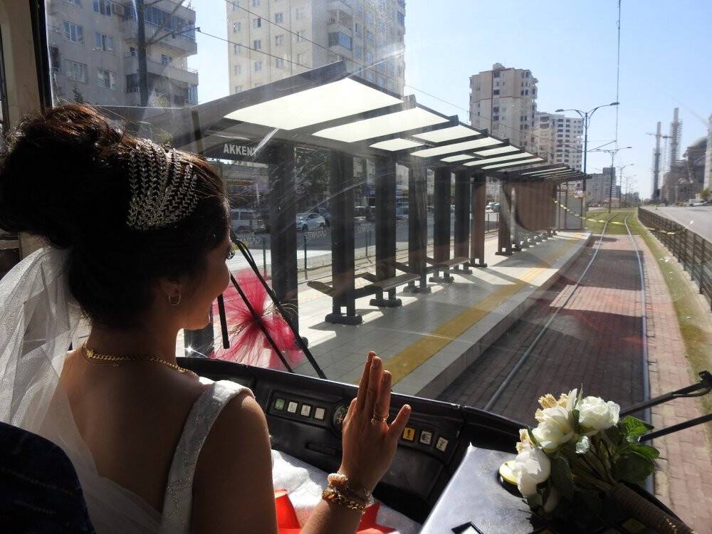 Tramvay, gelin aracı oldu