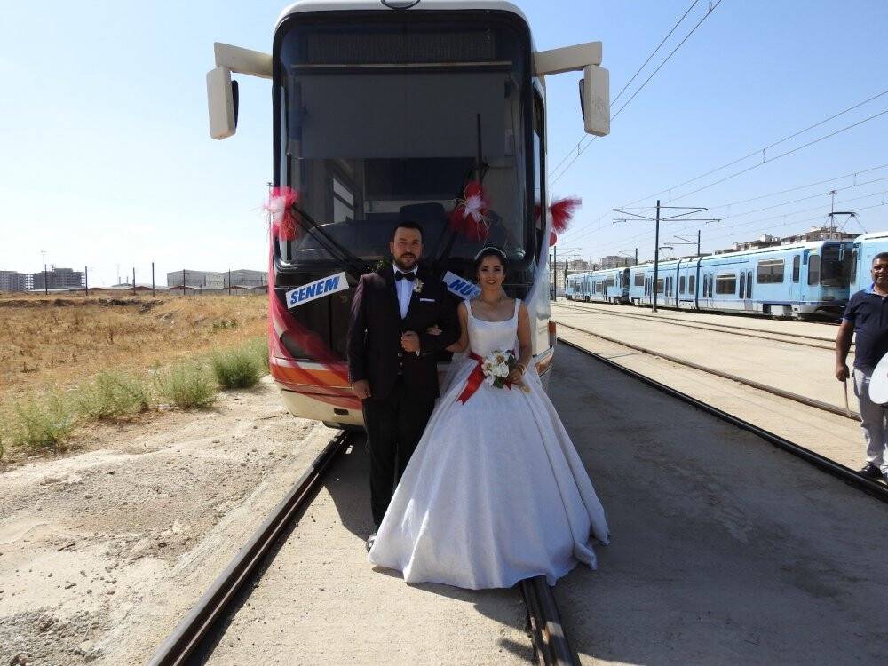 Tramvay, gelin aracı oldu