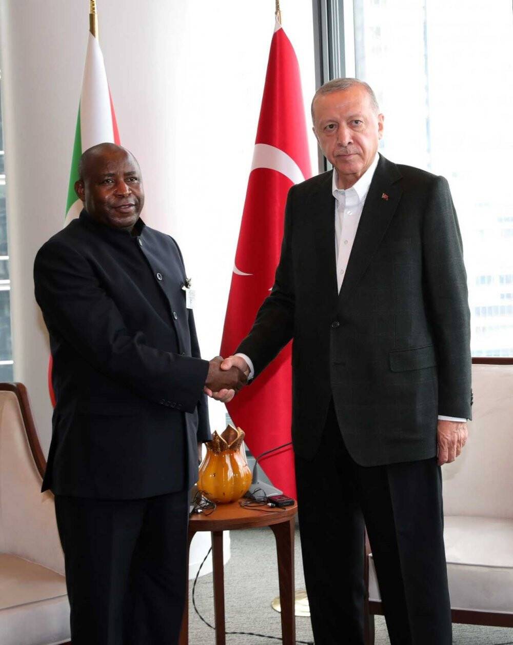 Cumhurbaşkanı Erdoğan, Burundi Cumhurbaşkanı Ndayishimiye ile görüştü