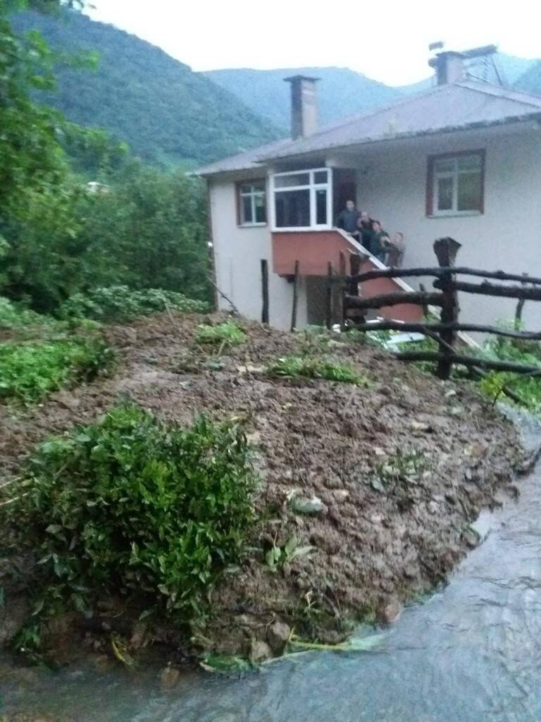 Heyelan tehlikesi nedeniyle ev boşaltıldı