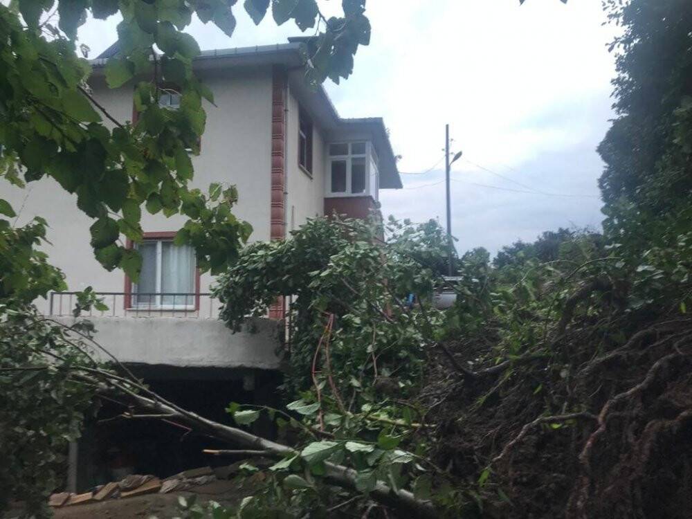 Heyelan tehlikesi nedeniyle ev boşaltıldı