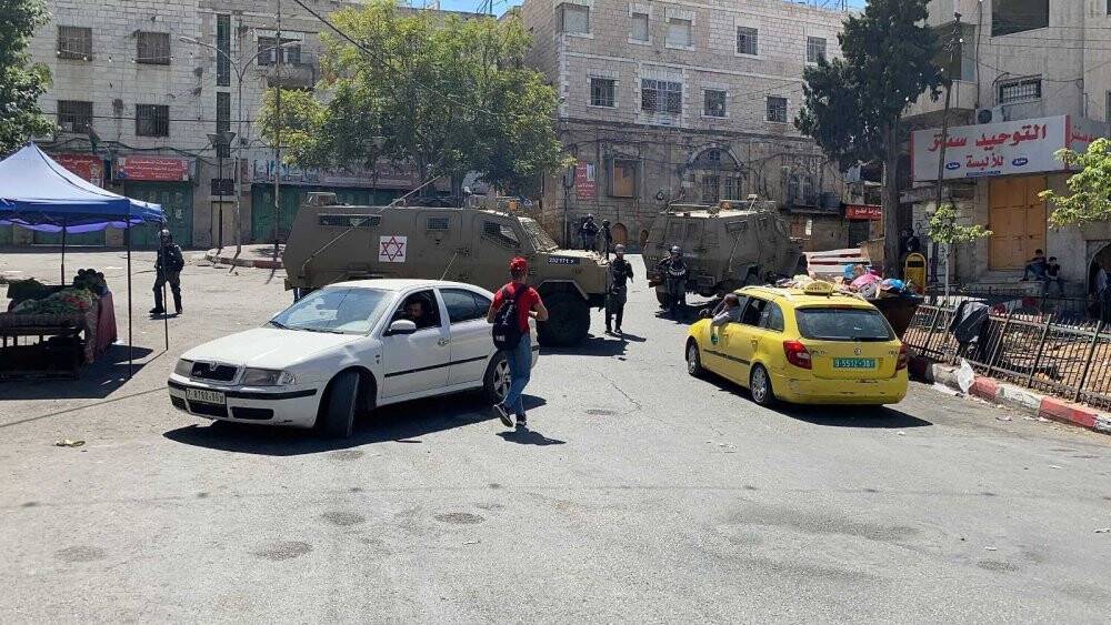 İsrail güçleri, Yahudi baskını için El Halil kent merkezini kapattı