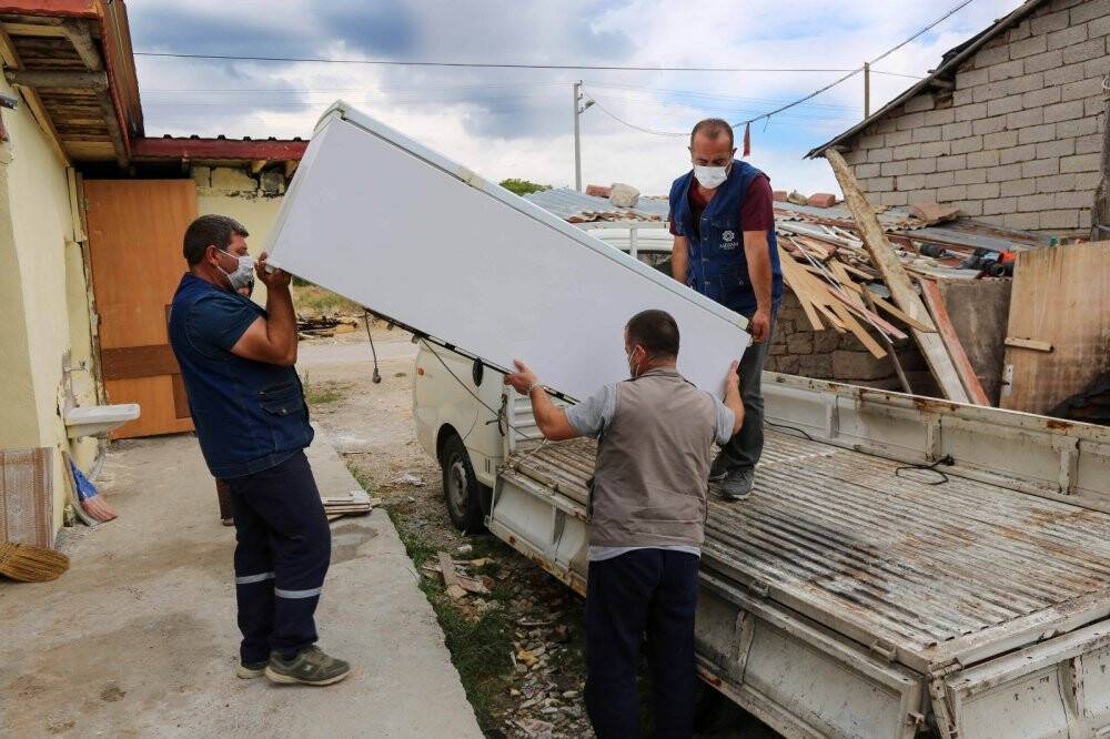 Meram’da ikinci el eşyalar ihtiyaç sahiplerine umut oluyor