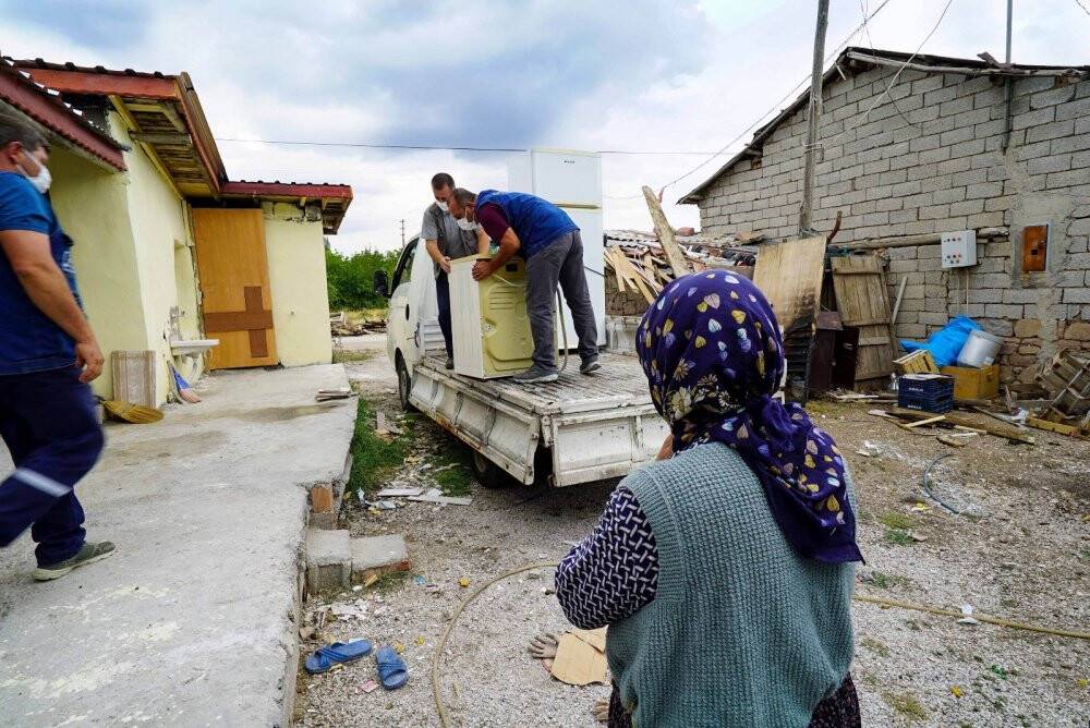 Meram’da ikinci el eşyalar ihtiyaç sahiplerine umut oluyor