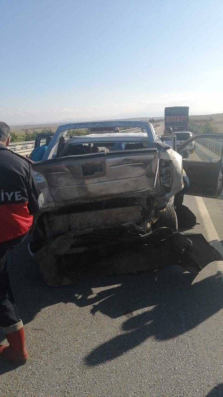 Aşırı hız can aldı: 2 ölü, 2 yaralı