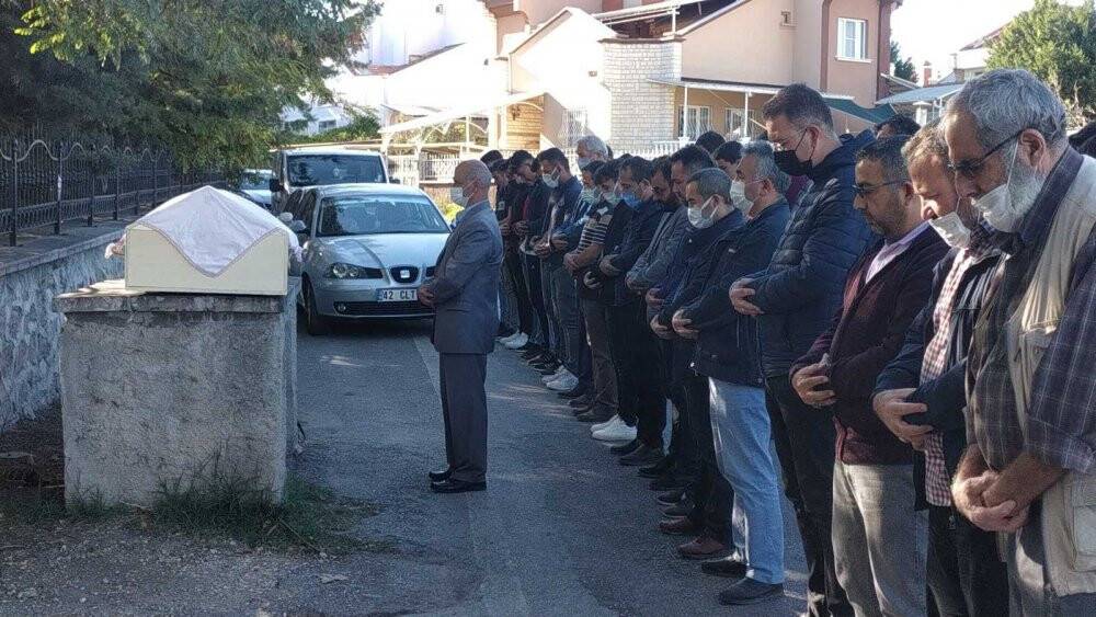 Konya’daki kazada ölen genç kız son yolculuğuna uğurlandı