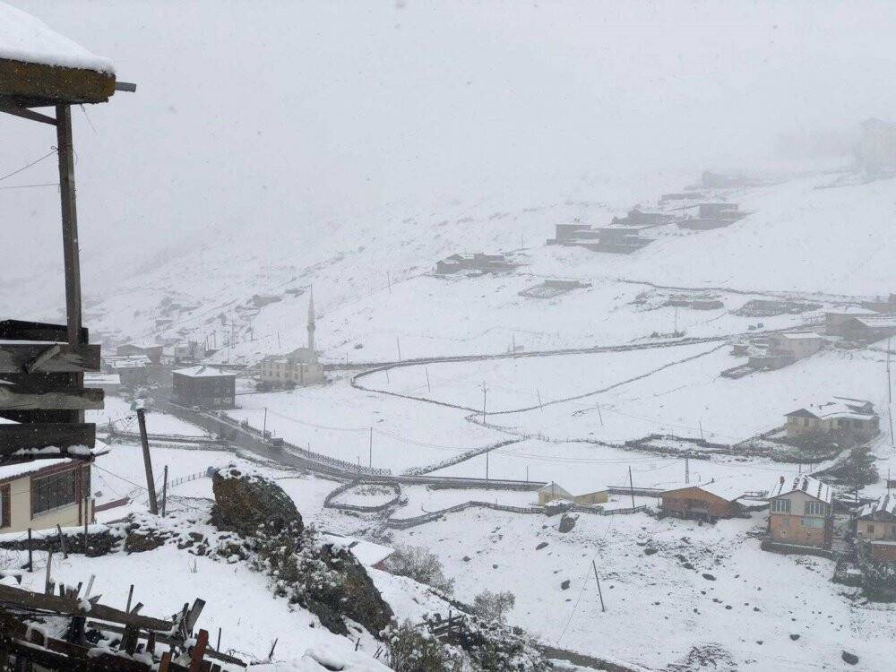 Rize’nin yüksek kesimlerine kar düştü