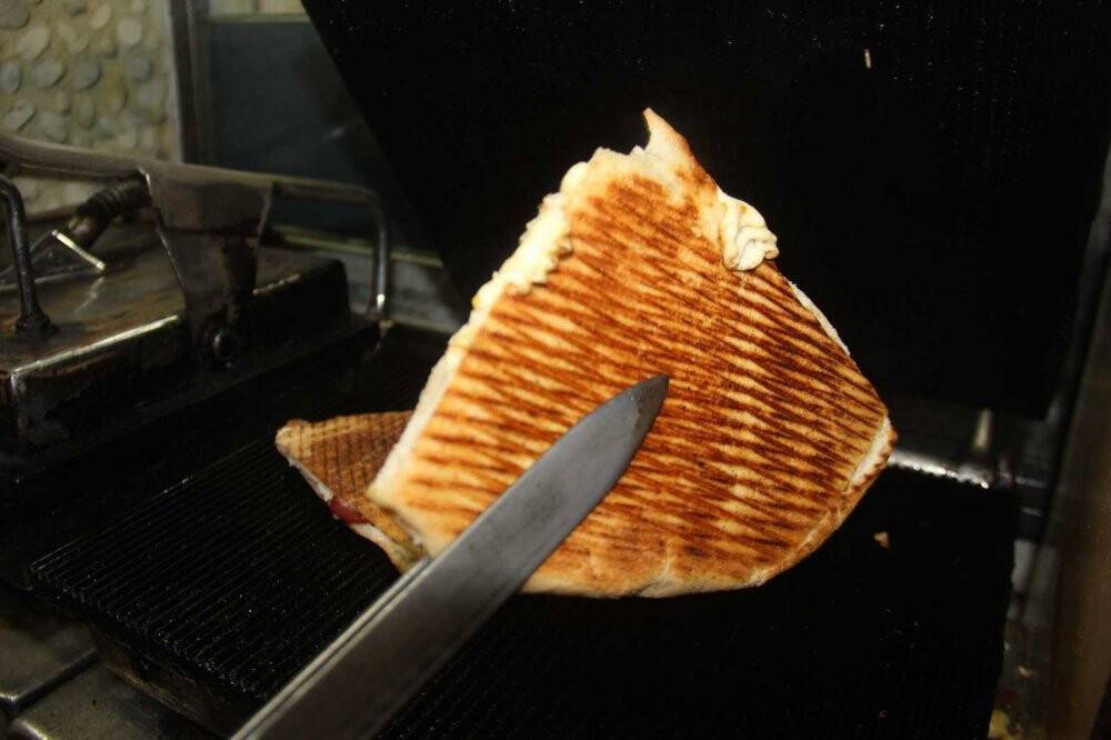 Yarım asırdır aynı tostu yapıyor