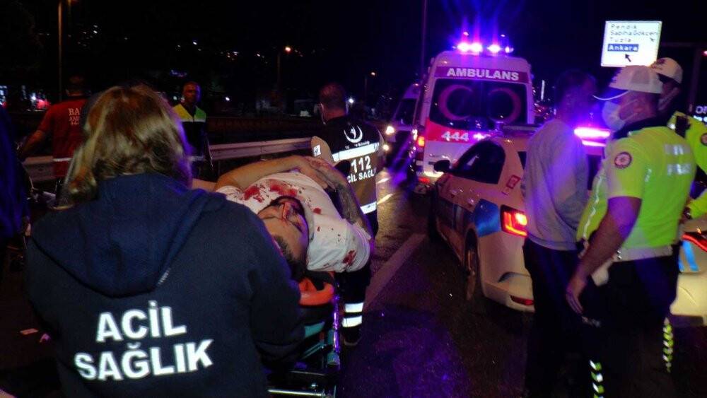 10 aracın karıştığı zincirleme kazada 2 kişi yaralandı