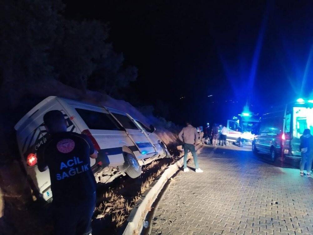Nemrut Dağına çıkan üniversite öğrencileri kaza yaptı: 10 yaralı