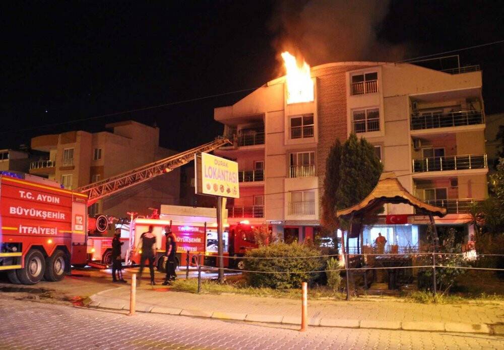 Öfkeli koca binayı ateşe verdi, mahalleli sokağa döküldü