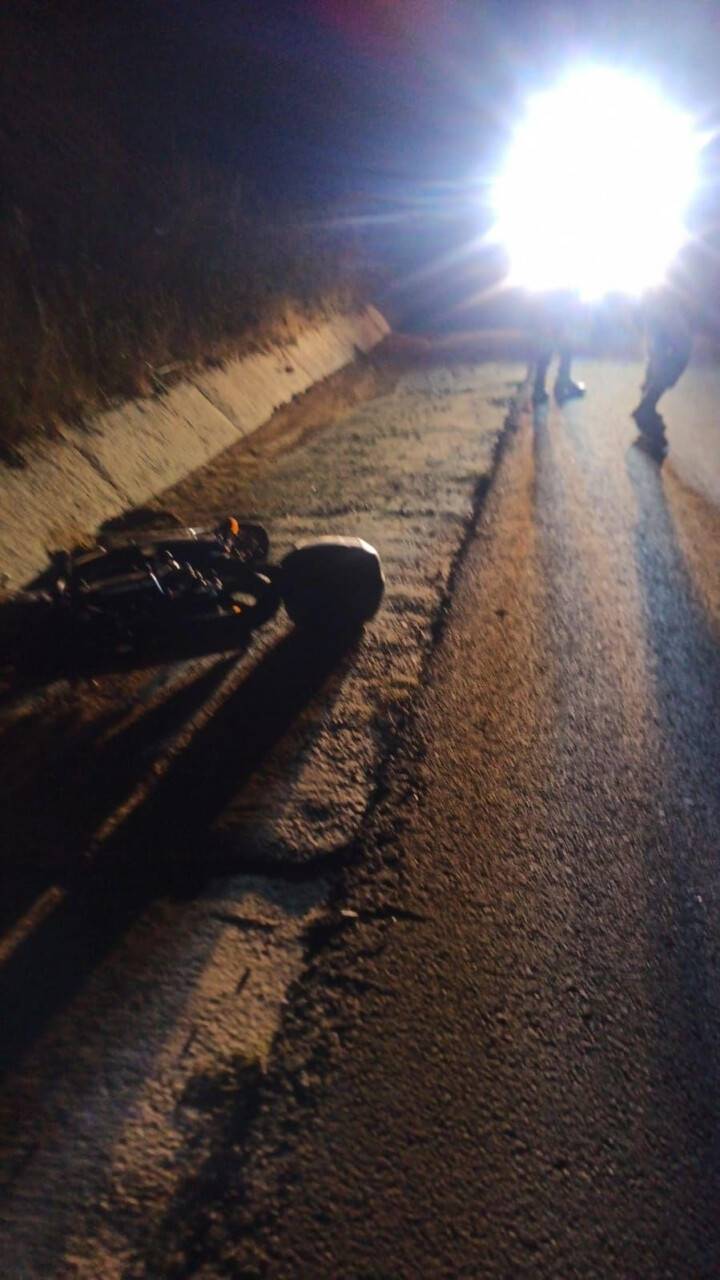Yoldan çıkıp takla atan motosiklet sürücüsü yaralandı
