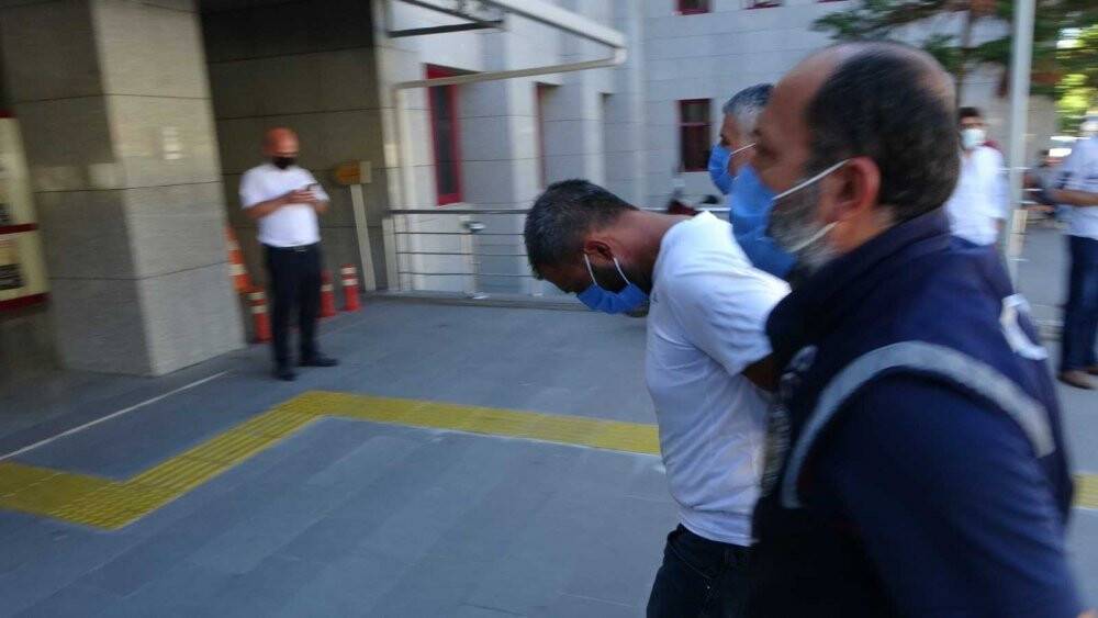 Park halindeki hurda minibüsü çekiciye yükleyip Konya’ya getirdiler