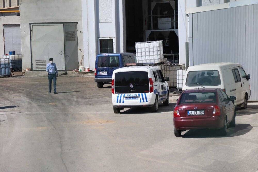 Asit kuyusuna düşen patron ile onu kurtarmaya çalışan işçi hayatını kaybetti