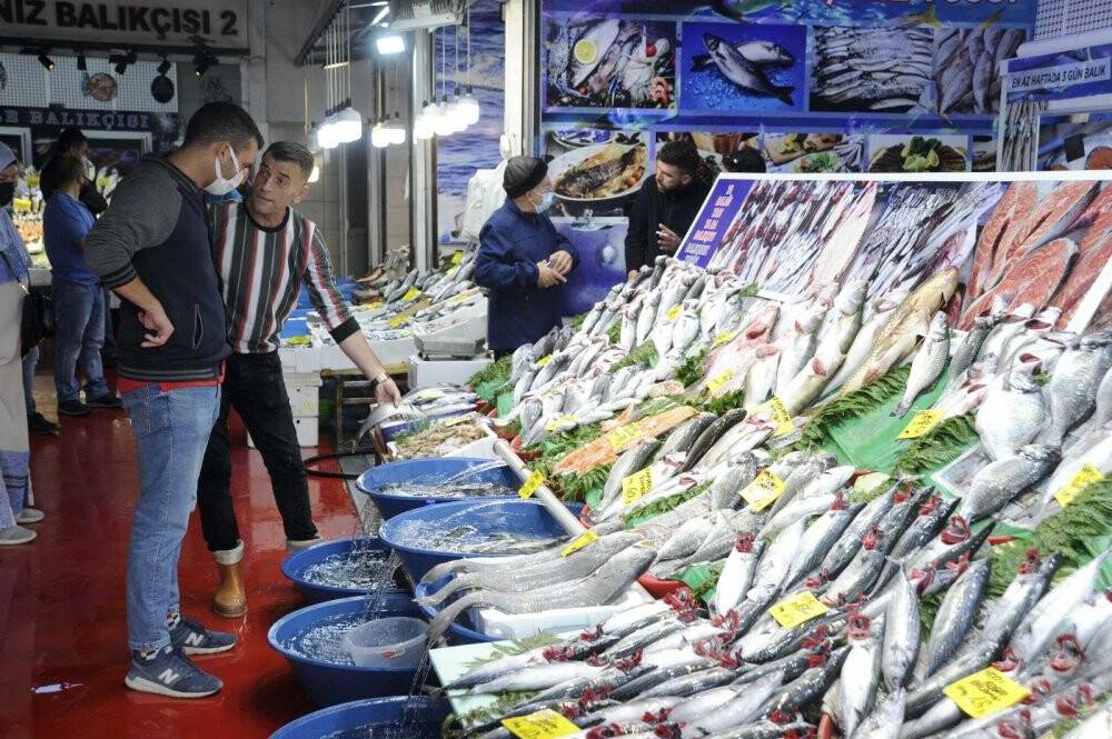 Hamsinin fiyatı düşmüyor, lüferde bolluk var