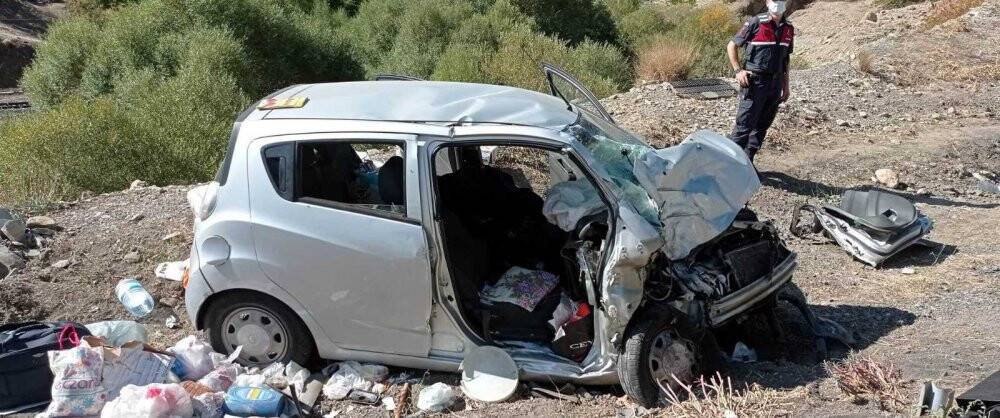 Niğde’de otomobil ile tır çarpıştı: 1 ölü, 2 yaralı