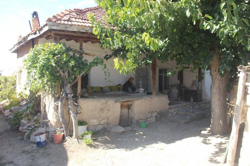 107 yaşındaki asırlık nine her işini kendi görüyor