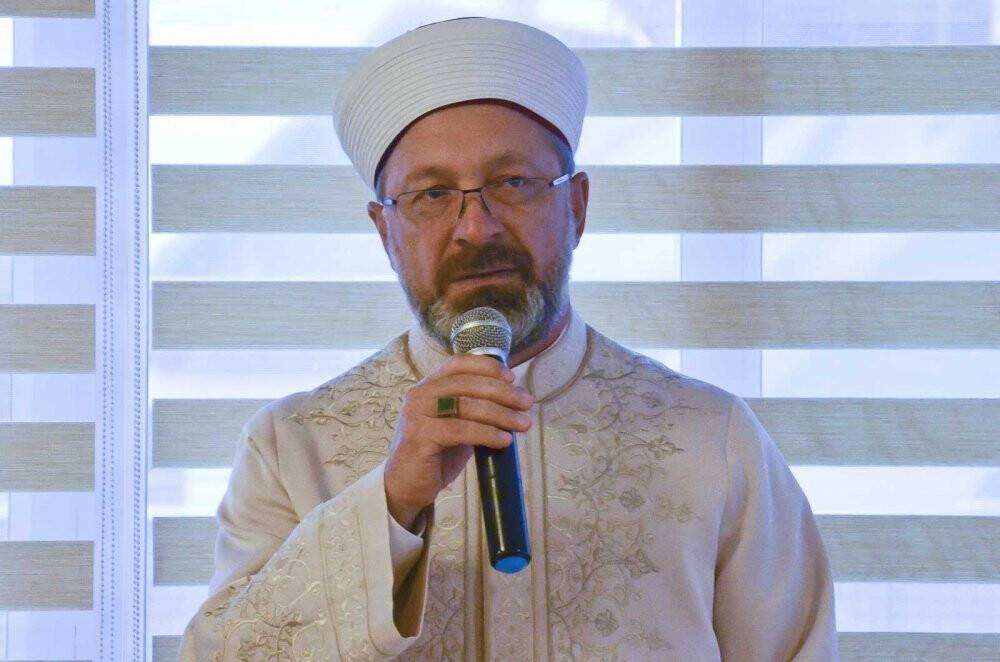 Diyanet İşleri Başkanı Erbaş: Ev konforunda 10 bin öğrenciye hizmet veriyoruz