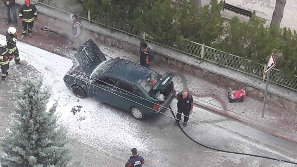 Konya’da seyir halindeki otomobilde yangın