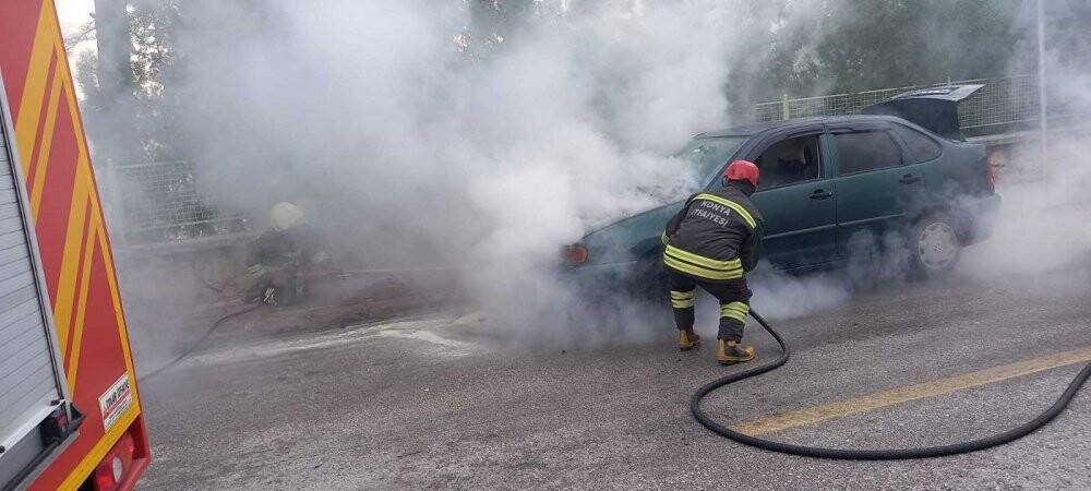 Konya’da seyir halindeki otomobilde yangın