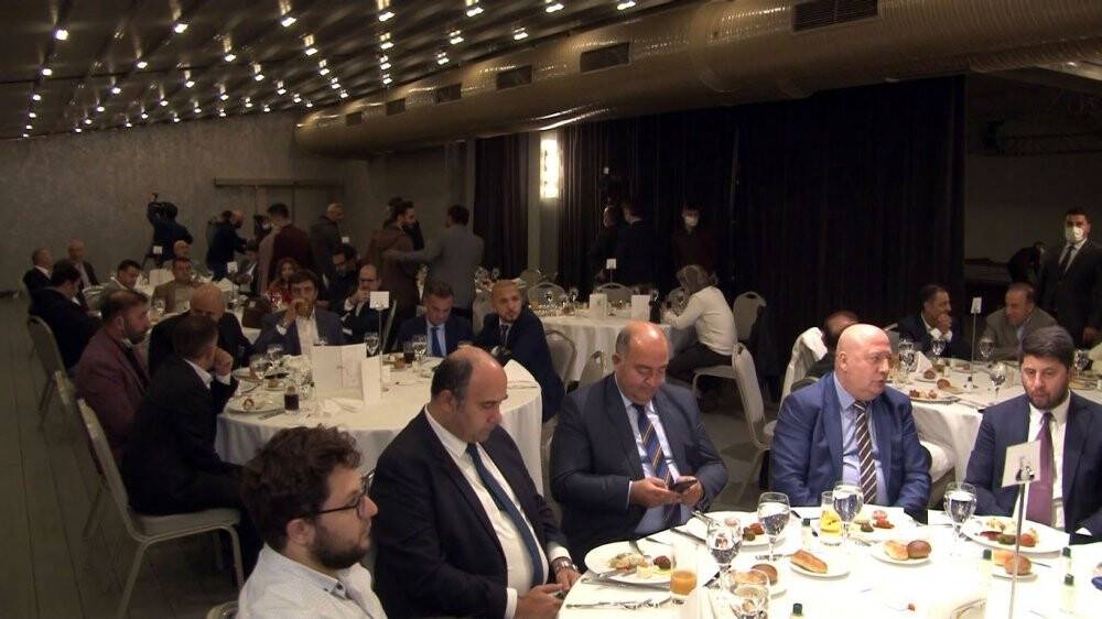 Kültür ve Turizm Bakanı Ersoy, turizm sektörü temsilcileriyle bir araya geldi