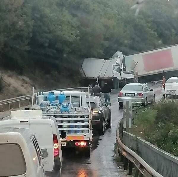 Zincirleme trafik kazası: 1 ölü, 5 yaralı
