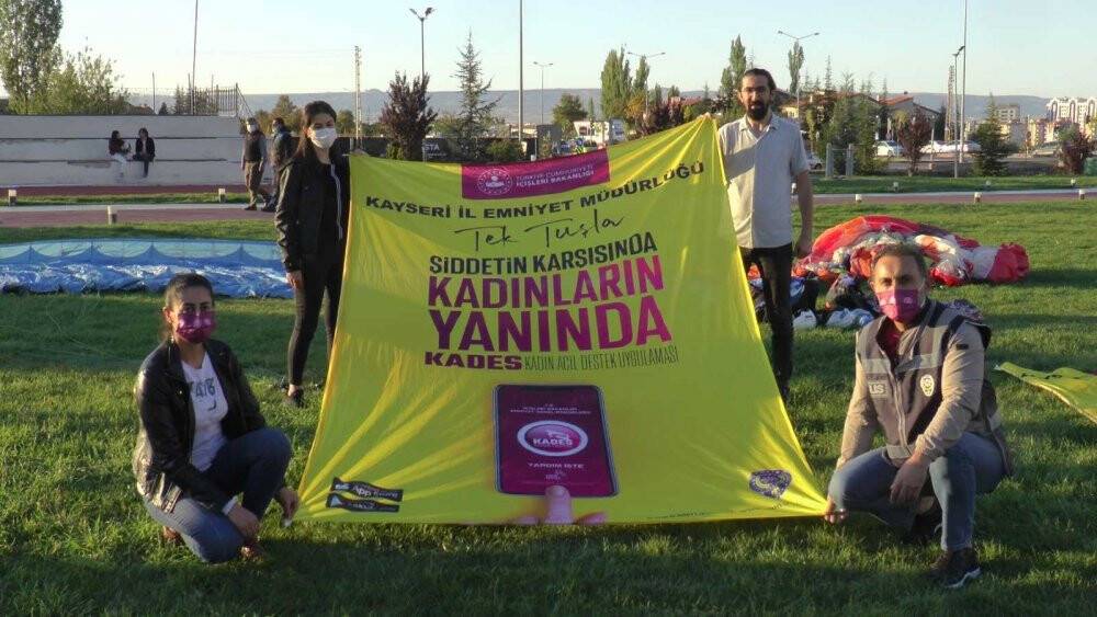 Kadına şiddete ‘havadan’ farkındalık
